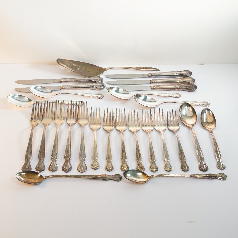 26 pcs Rogers & Bro IS Daybreak Elegant Lady Flatware 1952 Lot 1847 Pie Server